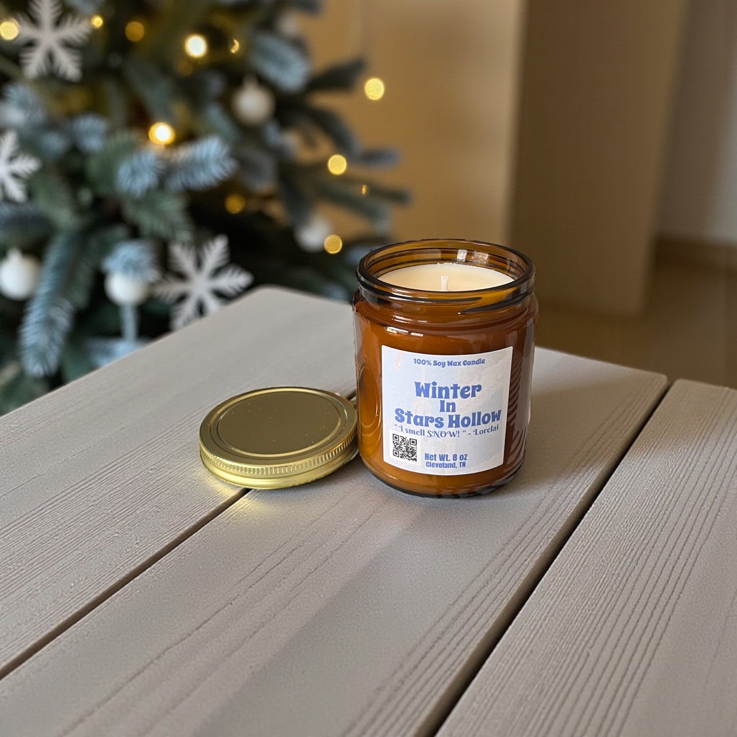 Winter in Stars Hollow: 8oz Soy Candle (Peppermint + Vanilla)